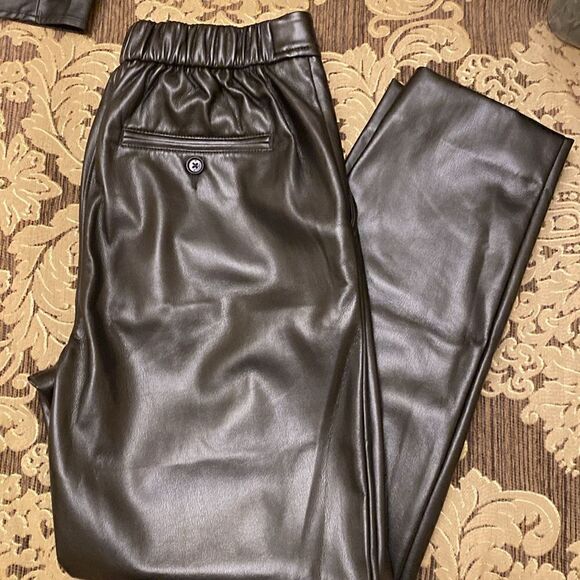 Banana Republic VEGAN LEATHER
TAPERED PANT - Picture 6 of 6